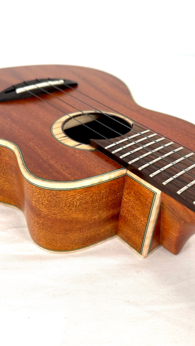 aNueNue UC110 Green Bird Concert